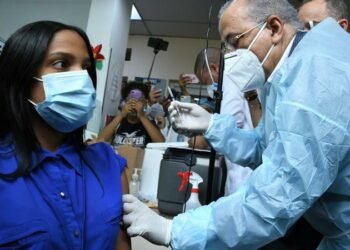 Prorrogan hasta el 21 de febrero exigencia de aplicarse tres dosis