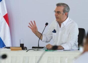 Abinader retoma ritmo de trabajo; convoca ministros y gobernadoras
