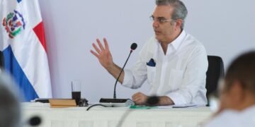Abinader retoma ritmo de trabajo; convoca ministros y gobernadoras