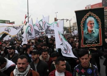 Miles de iraquíes piden retirada de EEUU en aniversario de asesinato de general iraní