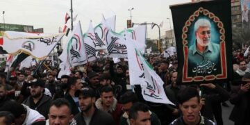 Miles de iraquíes piden retirada de EEUU en aniversario de asesinato de general iraní
