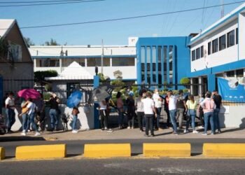 El 2022 comienza con 2,026 casos nuevos de COVID-19, dos muertes y filas para pruebas