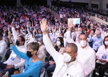 Luis Abinader ya tiene luz verde en el PRM para aspirar a la reelección