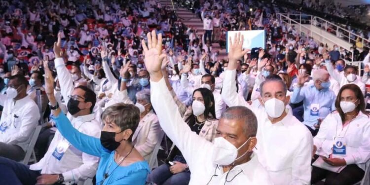 Luis Abinader ya tiene luz verde en el PRM para aspirar a la reelección
