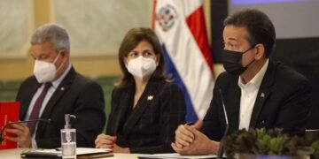 Vicepresidenta Raquel Peña estudia con empresarios impacto de ómicron en cadena de suministros
