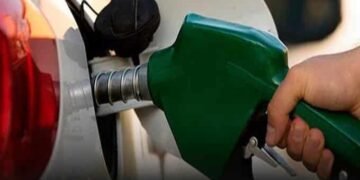 Convierten en tendencia en Twitter anuncio de que el Gobierno asumió alzas de los combustibles