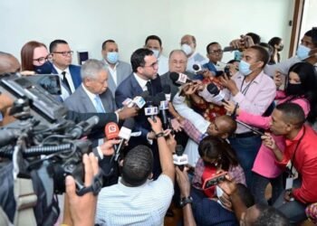 Acusan Gobierno de presionar a alcaldes para que pasen al PRM