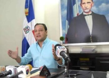 Abel Martínez pide a Gobierno RD desista carnetización haitianos