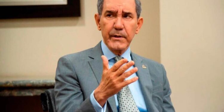 Mescyt asegura que fluyen los pagos a estudiantes becados en el exterior