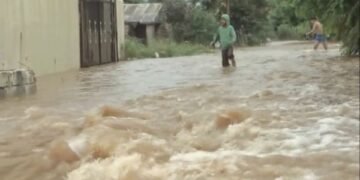 Las lluvias continúan y obligan a desplazar 7,975 personas en RD