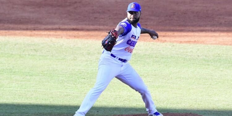 El dominicano Elniery García silencia a Venezuela y lleva a Colombia a la final