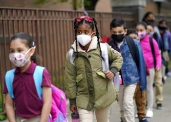 Nueva Jersey y tres estados más de EEUU anulan mandato de usar mascarillas en escuelas