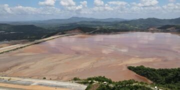 Barrick dice que sigue a espera del Gobierno sobre presa de colas