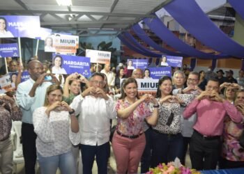 Margarita Cedeño recibe apoyo de dirigentes PLD