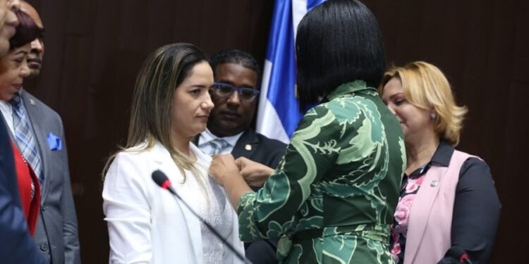 La viuda del diputado López Chávez le sustituye en el cargo