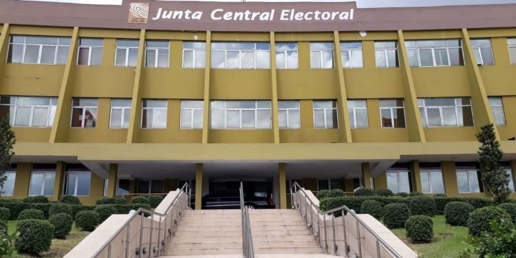 La JCE dispone aumento salarial entre 5 y 20% para sus empleados