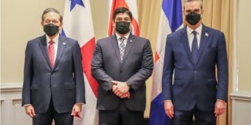 Abinader y otros dos presidentes pactan trabajar por el crecimiento