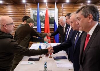 Ucrania y Rusia pactan alto fuego temporal para evacuar a civiles