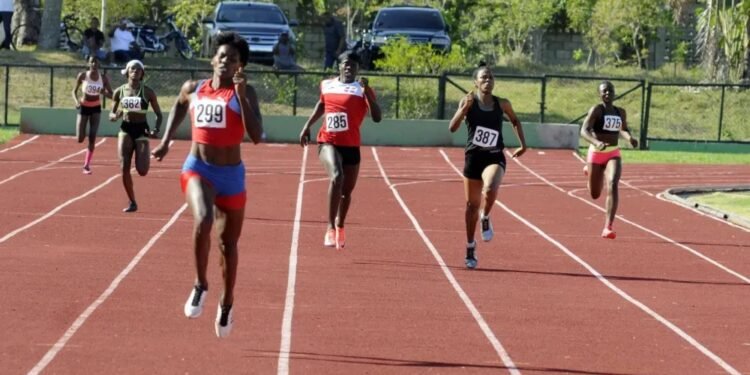 Estelares dominicanos ganan oro en Atletismo Isaac Ogando 2022