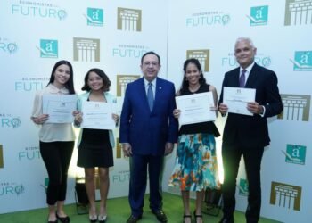 Banco Central concluye Semana Económica con entrega premios