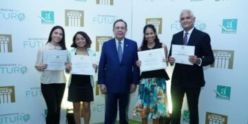 Banco Central concluye Semana Económica con entrega premios