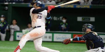 Dominicano Santana consolida lideratos en el béisbol de Japón