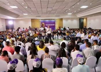 Domínguez Brito asegura empleos dignos para jóvenes es su meta