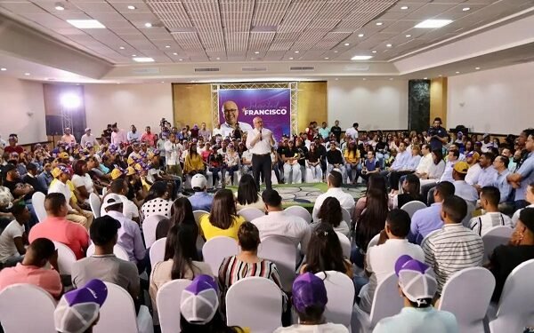 Domínguez Brito asegura empleos dignos para jóvenes es su meta