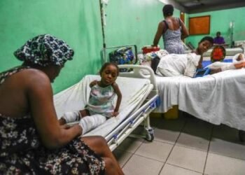 Levantan el paro en los hospitales públicos tras un mes de huelga