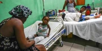Levantan el paro en los hospitales públicos tras un mes de huelga