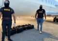 Hallan 200 paquetes cocaína en avión aeropuerto de Punta Cana