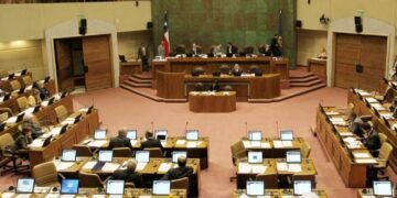 Diputados chilenos conocen un nuevo proyecto para retiro de fondos de pensiones