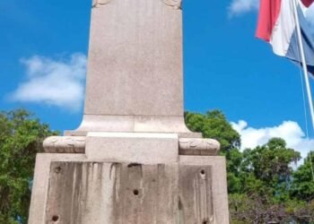 Denuncian robo de placa de estatua de Duarte en la Ciudad Colonial