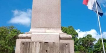 Denuncian robo de placa de estatua de Duarte en la Ciudad Colonial