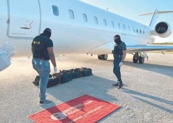 «Pasajeros» de avión que iba a Toronto cargado de droga sirvieron de fachada