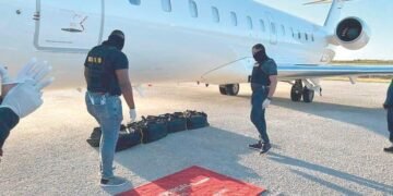 «Pasajeros» de avión que iba a Toronto cargado de droga sirvieron de fachada