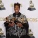 Jon Batiste arrasa con 5 Grammy, incluido álbum del año