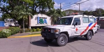 Hombre intenta matar a su expareja y se suicida en universidad de Santiago