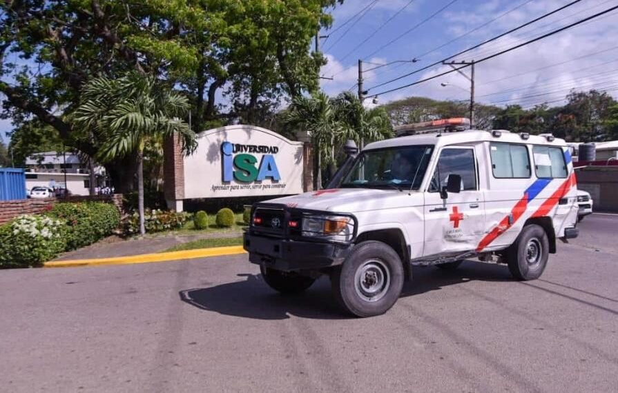 Hombre intenta matar a su expareja y se suicida en universidad de Santiago