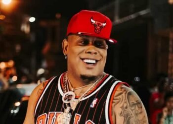 Tirotean vehículo de cantante urbano Bulin 47