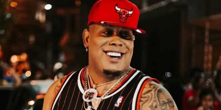 Tirotean vehículo de cantante urbano Bulin 47