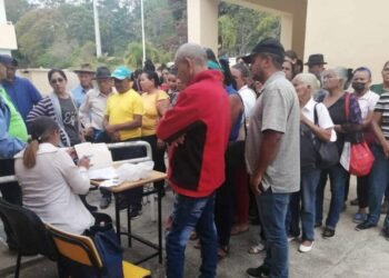 Moradores de la sierra en Santiago Rodríguez participan en jornada de salud visual