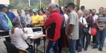 Moradores de la sierra en Santiago Rodríguez participan en jornada de salud visual