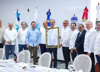 SANTIAGO: Reconocen Abinader por reactivación industrias Cibao