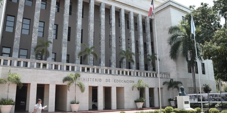Educación pagará colegio a 100 mil estudiantes quedaron fuera