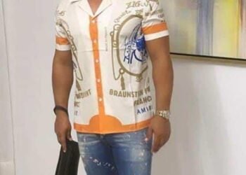 Apresan hombre buscado por brutal golpiza a su pareja al pie de una escalera