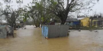 Fiona sube a categoría tres; lluvias continuarán sobre el país durante próximas 24 a 36 horas
