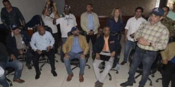 Autoridades trabajan en reposición de energía eléctrica y ayudas a afectados en Hato Mayor