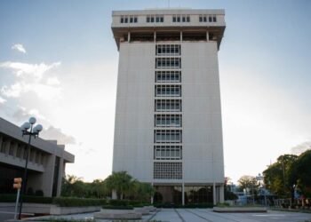 Analistas ven positivo el aumento de tasa de política monetaria, pero a corto plazo
