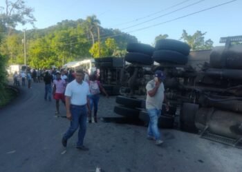HATO MAYOR: Cinco muertos deja choque patana y guagua escolar